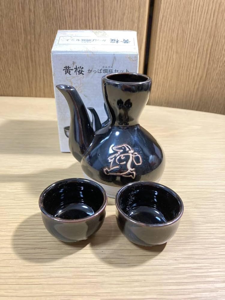 Amazon.co.jp: ▽黄桜≪燗瓶 1個 お猪口 2個≫陶器製 かっぱ燗瓶